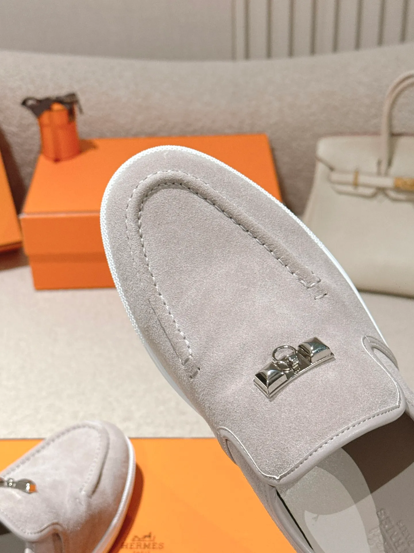 Men's Men's Shoes 600💰 Hermes# Couple Studded Loafers Calfskin and suede goatskin lace-up free sneakers with signature "H" detail. The design is simple and smooth, creating a fashionable urban look. It is comfortable and versatile. H family classics are not outdated, and the delivery counter is exquisitely packaged🛍📦 Fabric: Original customized imported first-layer cowhide/cow down Lining: Imported soft sheepskin Sole: Original open-molded anti-slip TPU material Size: 35-45